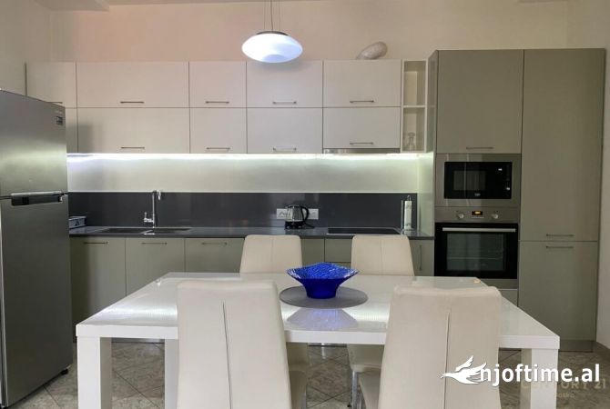 Shtepi me qera Apartament ne Tirane, 2+1, Mobilimi E mobiluar, Pagesa 900  Euro.