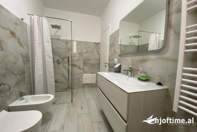 Shtepi me qera Apartament ne Tirane, 2+1, Mobilimi E mobiluar, Pagesa 900  Euro.