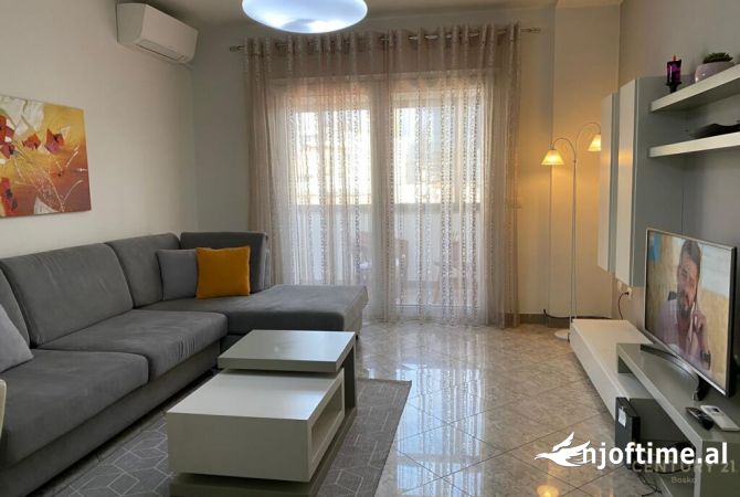 Shtepi me qera Apartament ne Tirane, 2+1, Mobilimi E mobiluar, Pagesa 900  Euro.