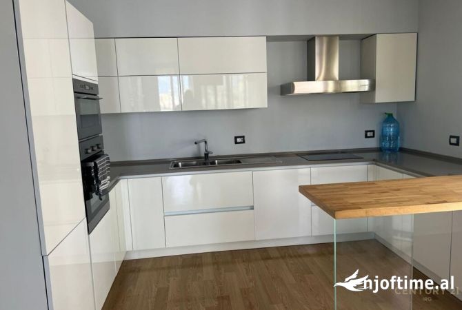 Shtepi me qera Apartament ne Tirane, 2+1, Mobilimi E mobiluar, Pagesa 900  Euro.