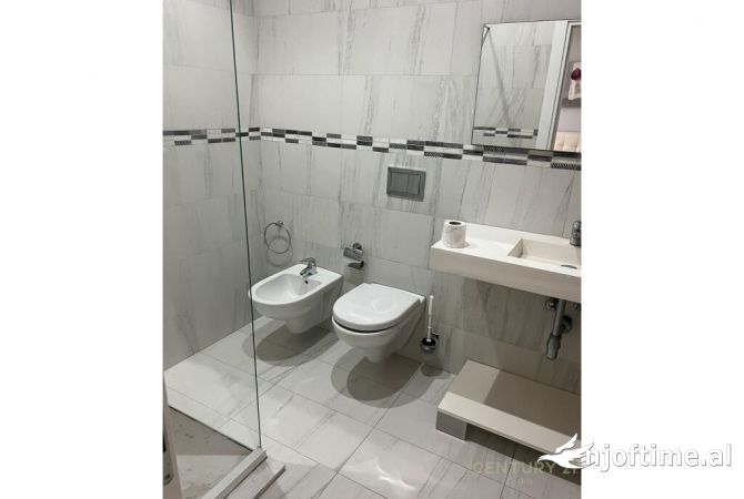 Shtepi me qera Apartament ne Tirane, 2+1, Mobilimi E mobiluar, Pagesa 900  Euro.