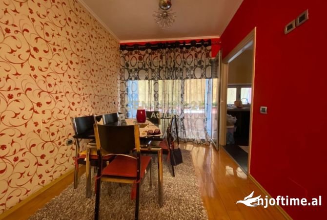 Shtepi me qera Apartament ne Tirane, 3+1, Mobilimi E mobiluar, Pagesa 850  Euro.