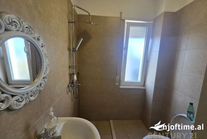 Shtepi ne shitje Apartament ne Durres, 2+1, Mobilimi E mobiluar, Pagesa 205,000  Euro.