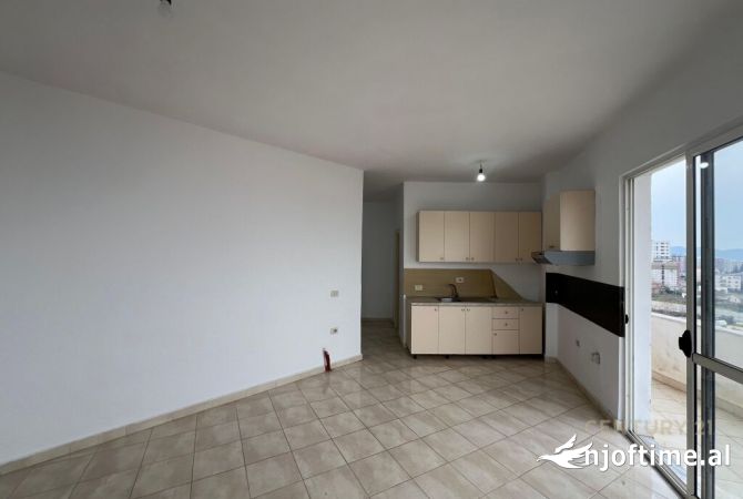 Shtepi ne shitje Apartament ne Tirane, 1+1, Mobilimi Bosh, pa mobiluar, Pagesa 85,000  Euro.