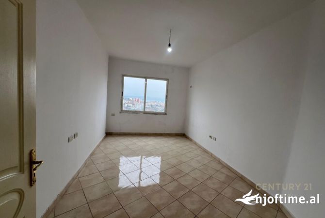 Shtepi ne shitje Apartament ne Tirane, 1+1, Mobilimi Bosh, pa mobiluar, Pagesa 85,000  Euro.