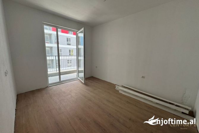Shtepi ne shitje Apartament ne Tirane, 3+1, Mobilimi Bosh, pa mobiluar, Pagesa 114,000  Euro.