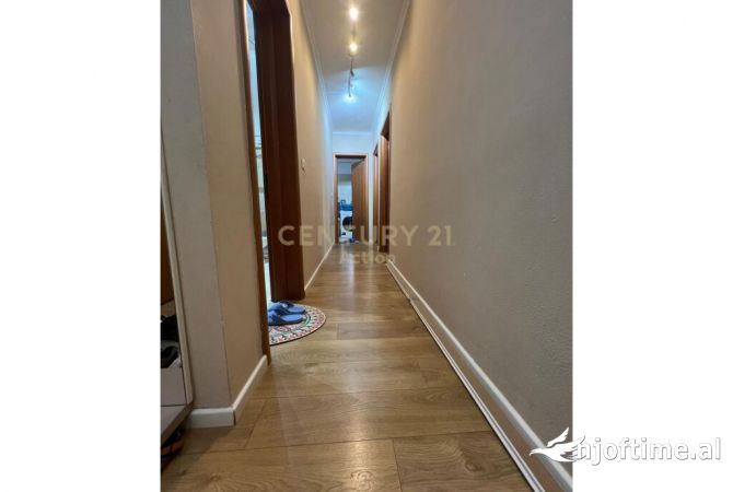 Shtepi ne shitje Apartament ne Tirane, 2+1, Mobilimi E mobiluar, Pagesa 149,900  Euro.