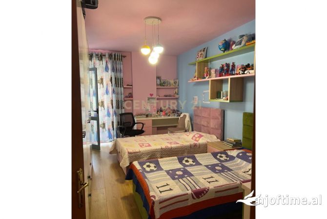 Shtepi ne shitje Apartament ne Tirane, 2+1, Mobilimi E mobiluar, Pagesa 149,900  Euro.