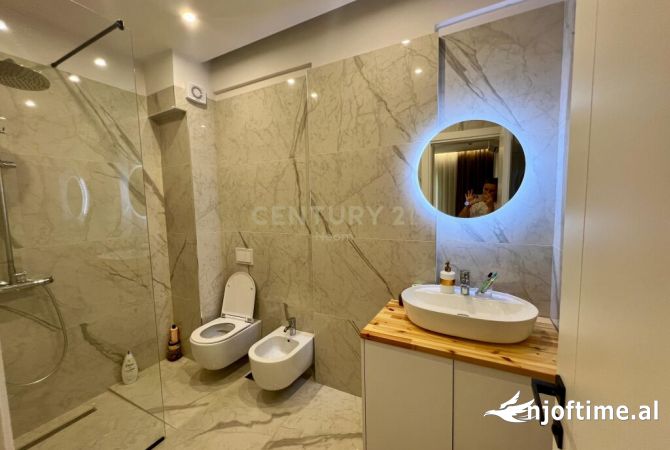 Shtepi me qera Apartament ne Tirane, 2+1, Mobilimi E mobiluar, Pagesa 1,200  Euro.