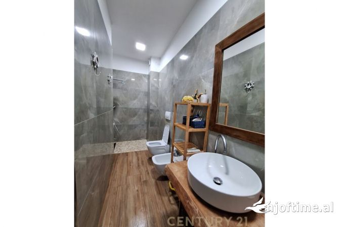 Shtepi ne shitje Apartament ne Himare, 2+1, Mobilimi E mobiluar, Pagesa 261,000  Euro.