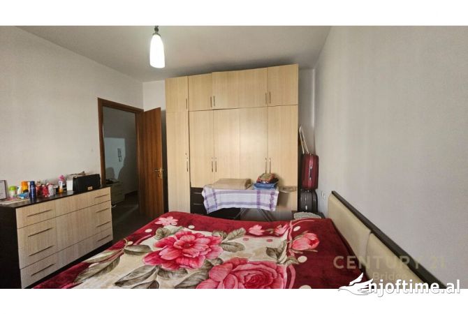 Shtepi ne shitje Apartament ne Tirane, 1+1, Mobilimi E mobiluar, Pagesa 98,000  Euro.