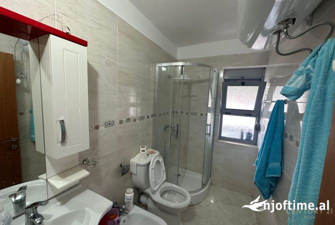 Shtepi ne shitje Apartament ne Tirane, 2+1, Mobilimi Pjeserisht e mobiluar, Pagesa 103,000  Euro.