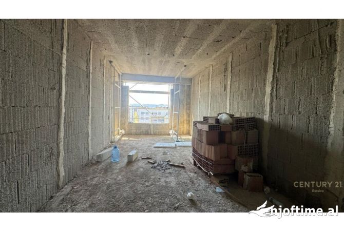 Shtepi ne shitje Apartament ne Tirane, 2+1, Mobilimi Bosh, pa mobiluar, Pagesa 207,000  Euro.