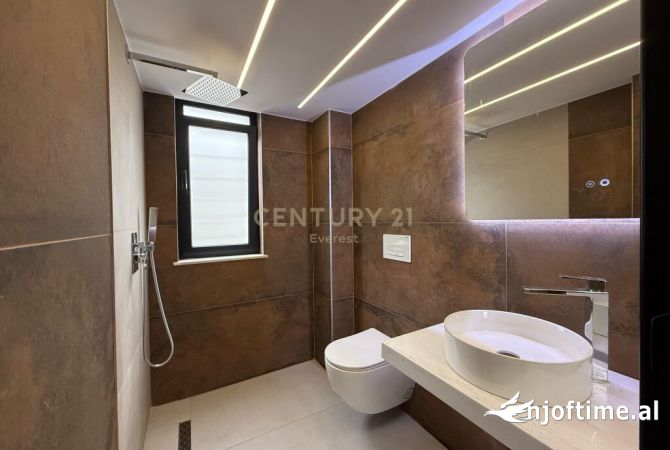 Shtepi ne shitje Apartament ne Tirane, 1+1, Mobilimi E mobiluar, Pagesa 195,000  Euro.