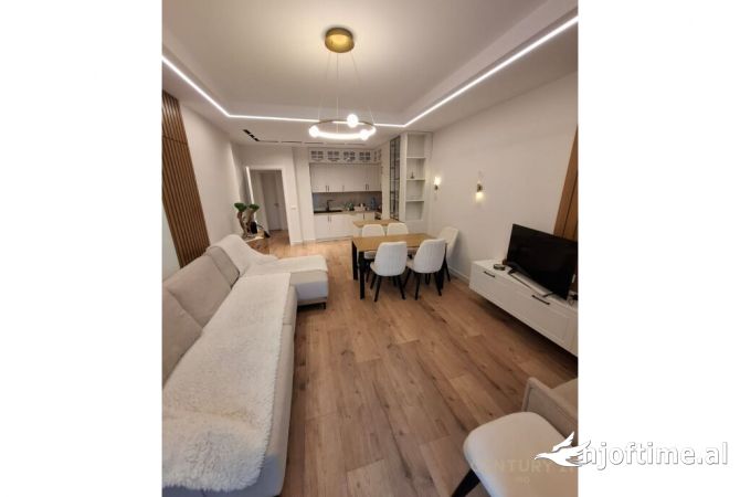 Shtepi me qera 2+1 ne Tirane - 1,000 Euro