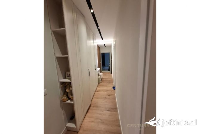 Shtepi me qera Apartament ne Tirane, 2+1, Mobilimi E mobiluar, Pagesa 1,000  Euro.