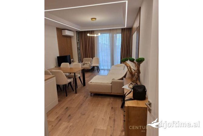 Shtepi me qera Apartament ne Tirane, 2+1, Mobilimi E mobiluar, Pagesa 1,000  Euro.