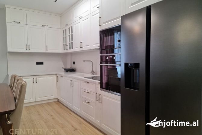 Shtepi me qera 3+1 ne Tirane - 2,400 Euro