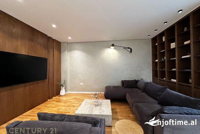 Shtepi me qera Apartament ne Tirane, 3+1, Mobilimi E mobiluar, Pagesa 2,300  Euro.