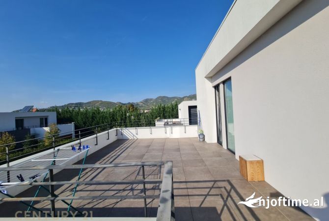 Shtepi me qera Vila Luksoze ne Tirane, 3+1, Mobilimi E mobiluar, Pagesa 4,000  Euro.