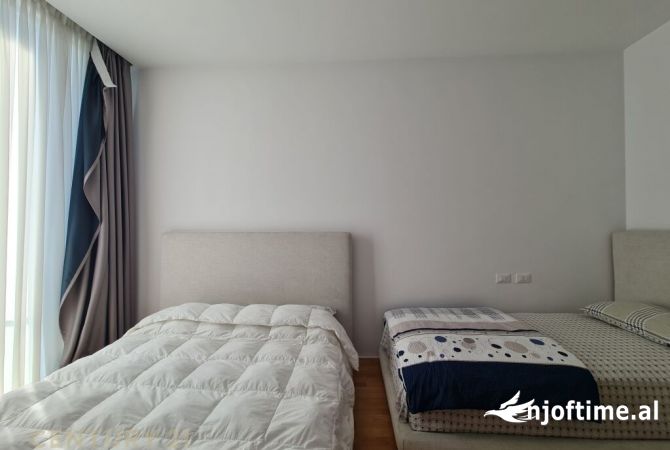 Shtepi me qera Vila Luksoze ne Tirane, 3+1, Mobilimi E mobiluar, Pagesa 4,000  Euro.