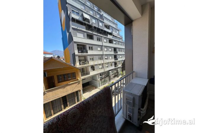 Shtepi me qera Apartament ne Tirane, 2+1, Mobilimi E mobiluar, Pagesa 650  Euro.