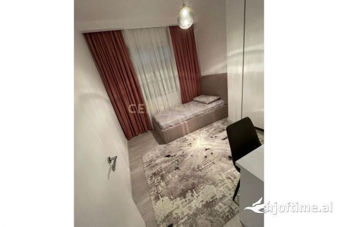 Shtepi me qera Apartament ne Tirane, 2+1, Mobilimi E mobiluar, Pagesa 650  Euro.