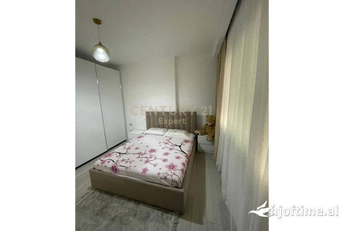 Shtepi me qera Apartament ne Tirane, 2+1, Mobilimi E mobiluar, Pagesa 650  Euro.