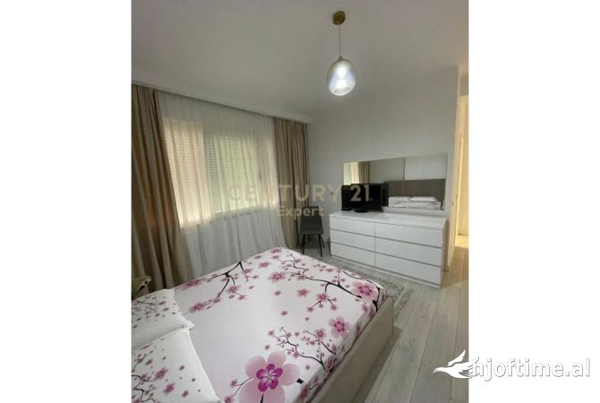 Shtepi me qera Apartament ne Tirane, 2+1, Mobilimi E mobiluar, Pagesa 650  Euro.