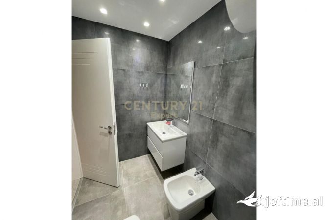 Shtepi me qera Apartament ne Tirane, 2+1, Mobilimi E mobiluar, Pagesa 650  Euro.