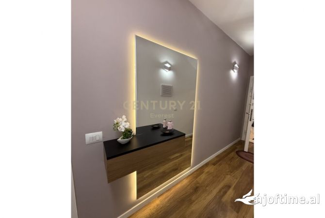 Shtepi ne shitje Apartament ne Tirane, 1+1, Mobilimi E mobiluar, Pagesa 250,000  Euro.