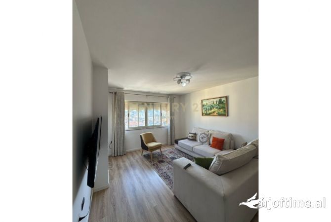 Shtepi me qera 2+1 ne Tirane - 800 Euro