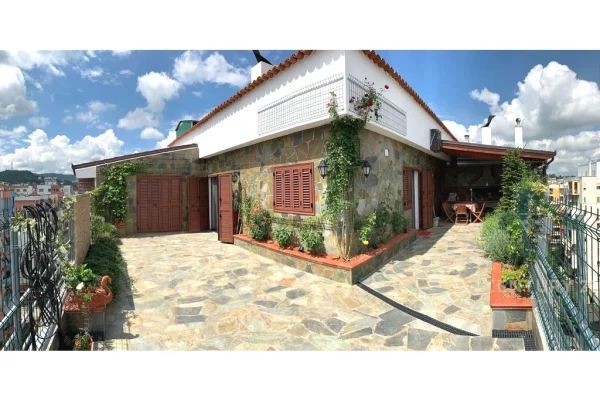 Shtepi ne shitje Penthose(kati i fundit panoramik) ne Tirane, 2+1, Mobilimi E mobiluar, Pagesa 361,000  Euro.