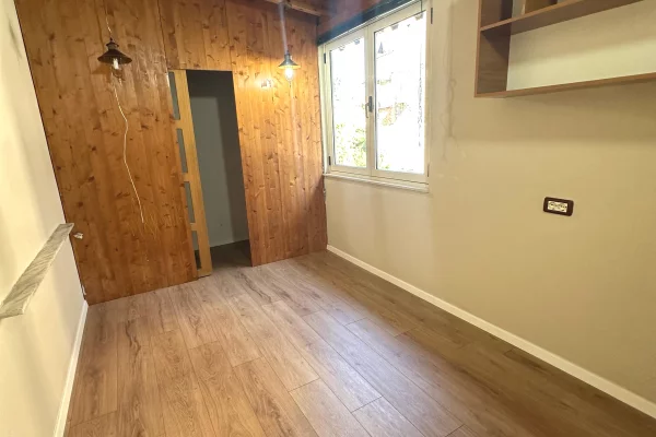 Shtepi ne shitje Apartament ne Tirane, 2+1, Mobilimi Bosh, pa mobiluar, Pagesa 103,000  Euro.