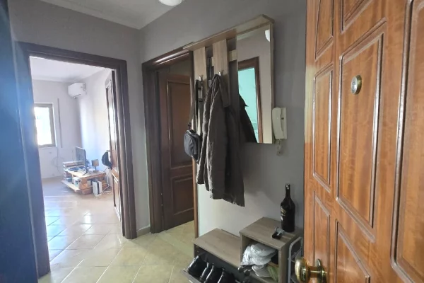 Shtepi me qera 2+1 ne Tirane - 650 Euro