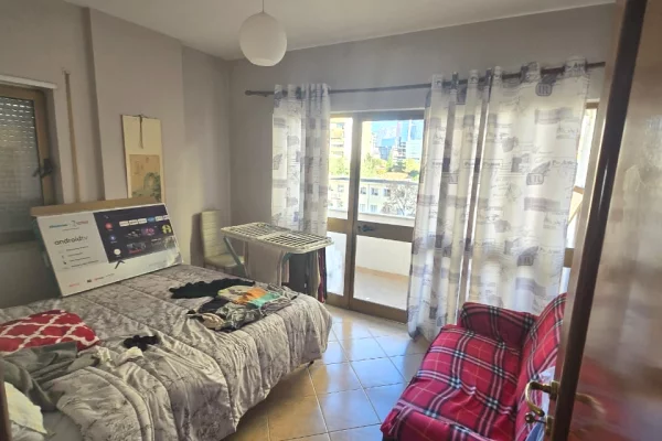 Shtepi me qera Apartament ne Tirane, 2+1, Mobilimi E mobiluar, Pagesa 650  Euro.