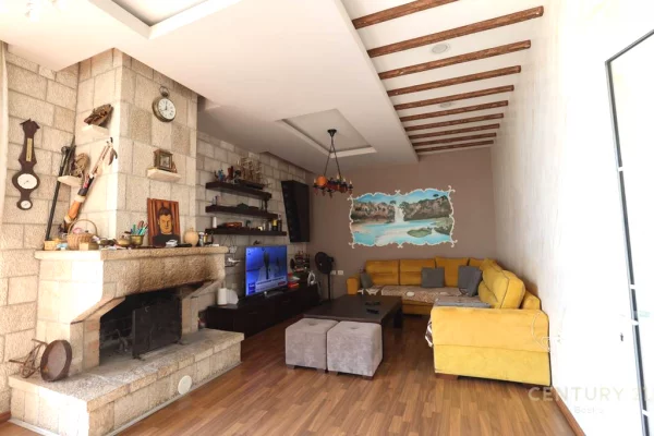 Shtepi ne shitje Vila Luksoze ne Tirane, 3+1, Mobilimi E mobiluar, Pagesa 300,000  Euro.