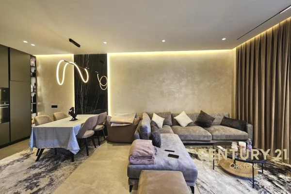 Shtepi me qera Vila Luksoze ne Tirane, 3+1, Mobilimi E mobiluar, Pagesa 2,000  Euro.