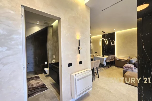 Shtepi me qera Vila Luksoze ne Tirane, 3+1, Mobilimi E mobiluar, Pagesa 2,000  Euro.