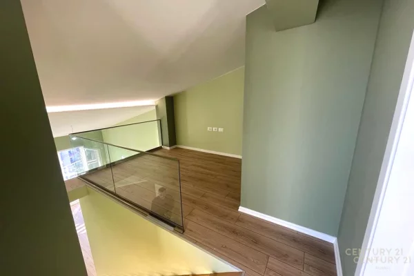 Shtepi ne shitje Duplex(shtepi me 2 kate) ne Tirane, 3+1, Mobilimi Bosh, pa mobiluar, Pagesa 190,000  Euro.