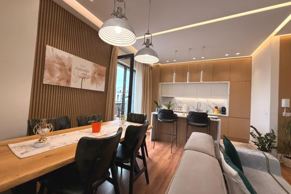 Shtepi ne shitje Apartament ne Tirane, 2+1, Mobilimi E mobiluar, Pagesa 322,000  Euro.