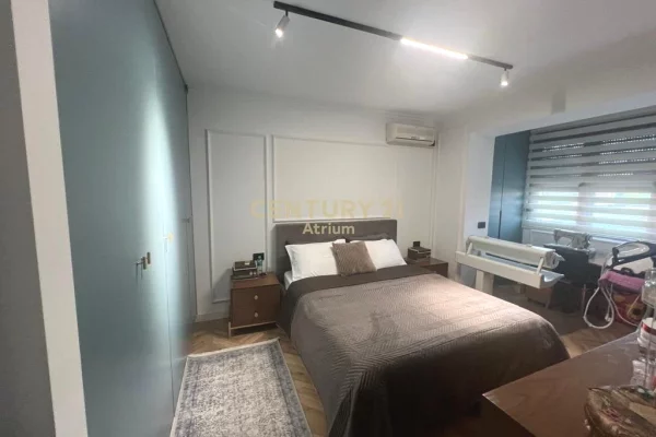 Shtepi ne shitje Apartament ne Tirane, 2+1, Mobilimi E mobiluar, Pagesa 128,000  Euro.