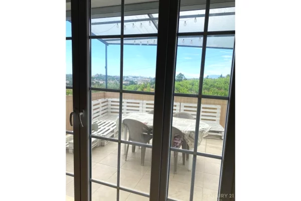 Shtepi me qera Vila Luksoze ne Tirane, 4+1, Mobilimi E mobiluar, Pagesa 1,500  Euro.