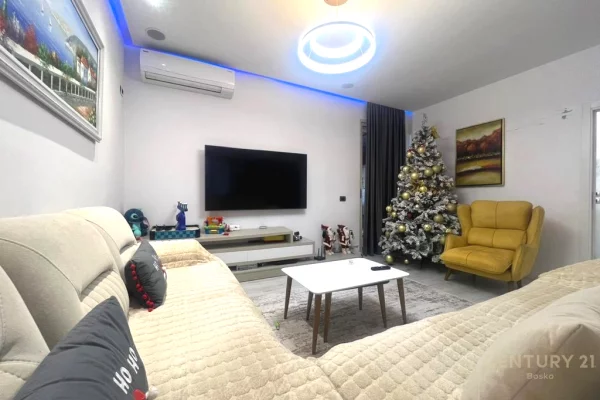 Shtepi ne shitje Penthose(kati i fundit panoramik) ne Tirane, 2+1, Mobilimi E mobiluar, Pagesa 280,000  Euro.