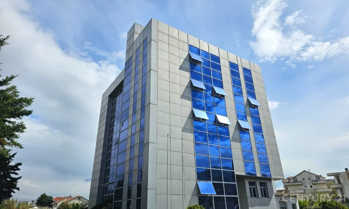 QIRA GODINE MULTIFUNKSIONALE