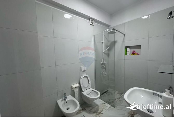 Shtepi me qera Apartament ne Tirane, 2+1, Mobilimi E mobiluar, Pagesa 750  Euro.