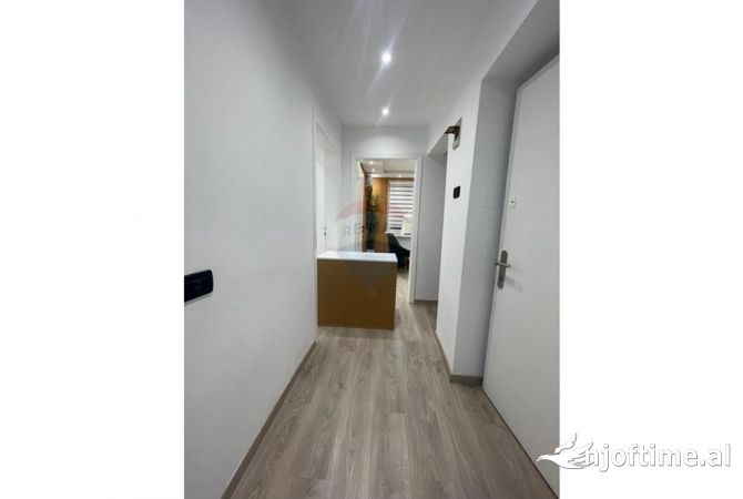 Ambient biznesi me qera 3+1 ne Tirane - 650 Euro