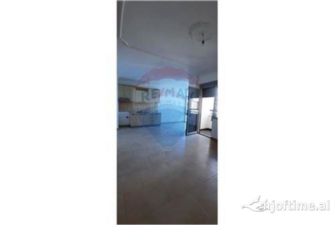 Ambient biznesi me qera 3+1 ne Tirane - 600 Euro