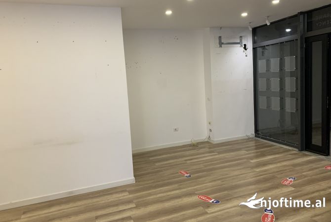 Ambient me Qira 85m2 tek kompleksi Nobis prane Liqenit Artificial