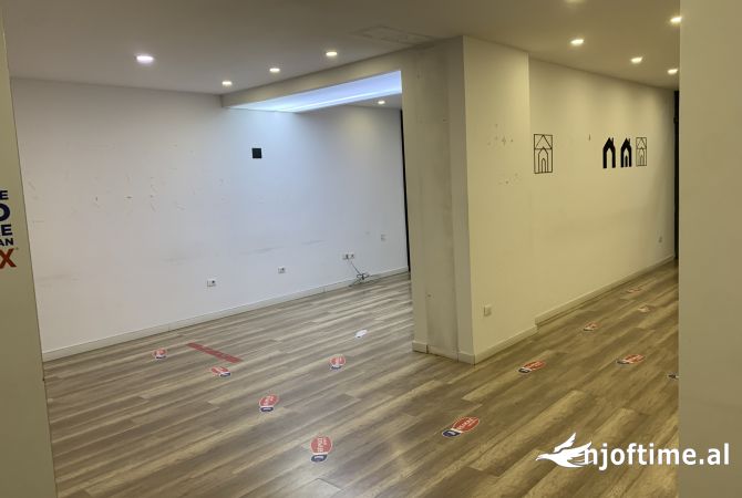 Ambient me Qira 85m2 tek kompleksi Nobis prane Liqenit Artificial